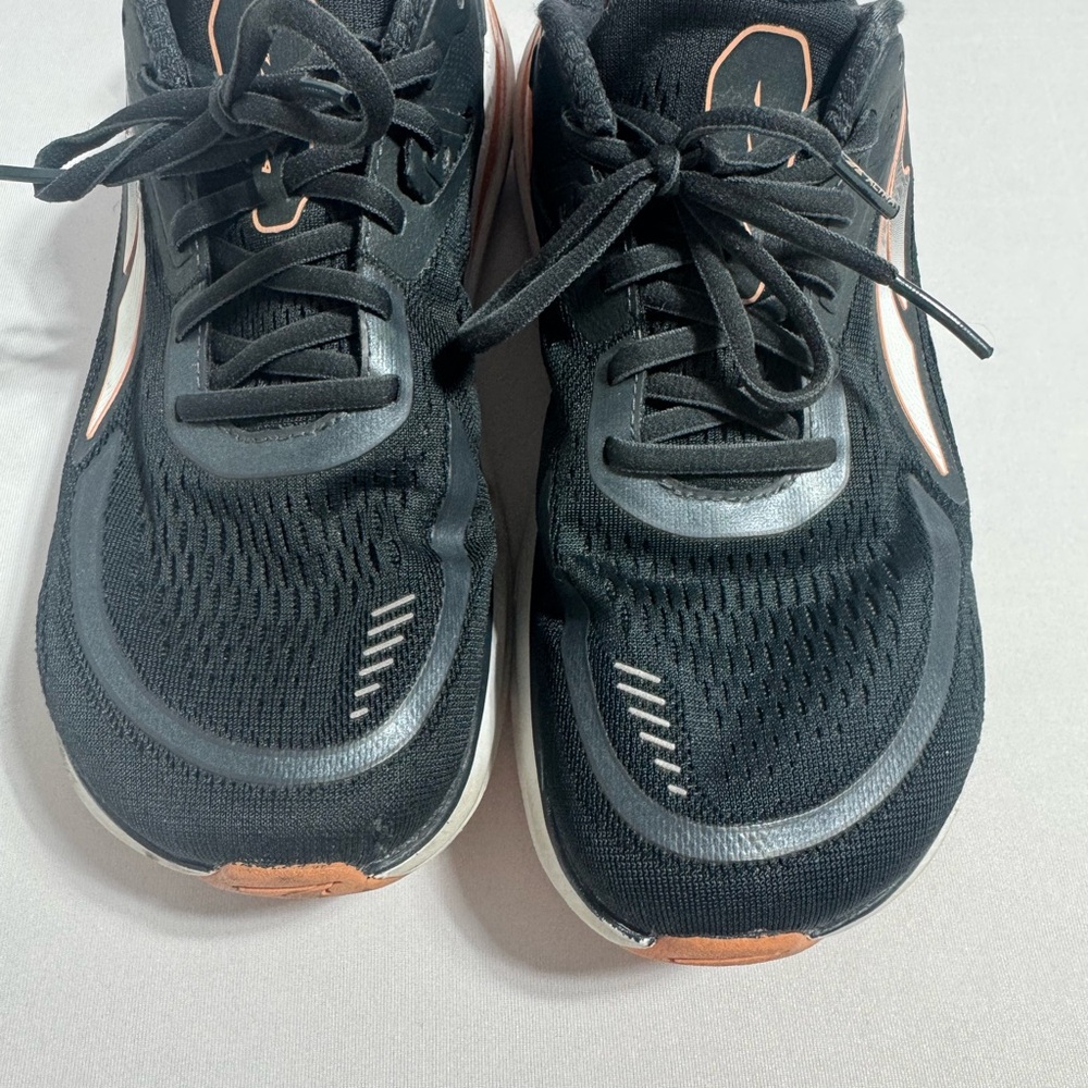 Women’s Altra Paradigm 6 road-running shoes